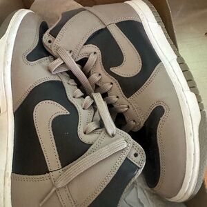 Nike Men's Black and Gray Sneakers